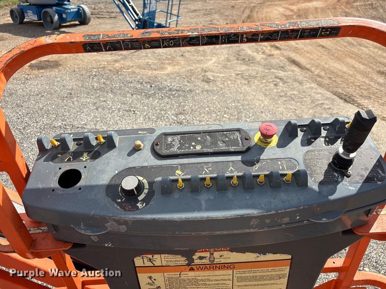 image for item EF1105 2014 JLG E400AJP Narrow boom lift
