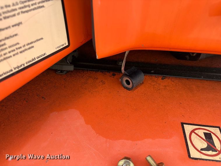 image for item EF1105 2014 JLG E400AJP Narrow boom lift