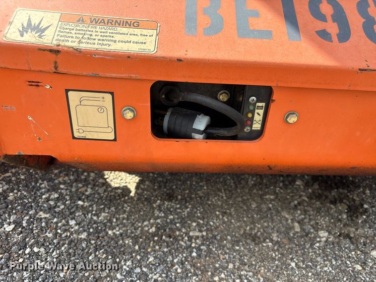image for item EF1105 2014 JLG E400AJP Narrow boom lift