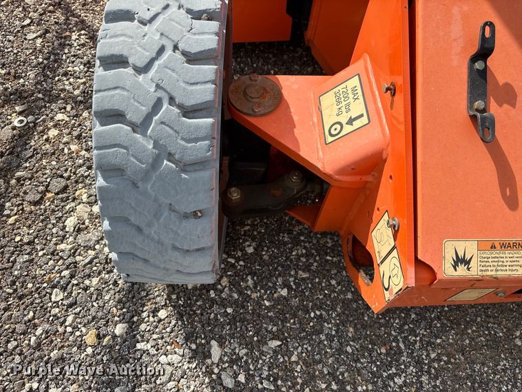 image for item EF1105 2014 JLG E400AJP Narrow boom lift
