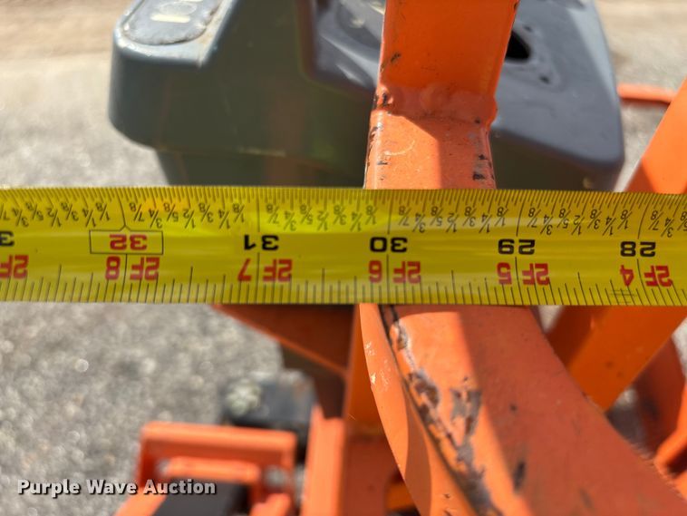 image for item EF1105 2014 JLG E400AJP Narrow boom lift