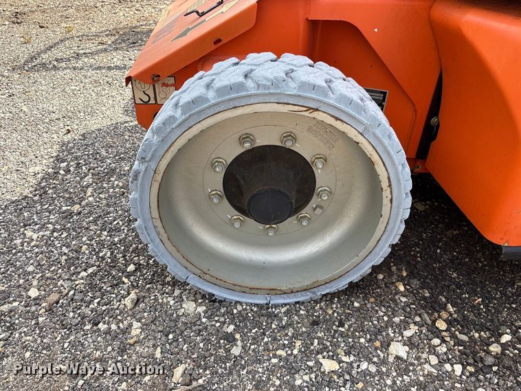 image for item EF1105 2014 JLG E400AJP Narrow boom lift