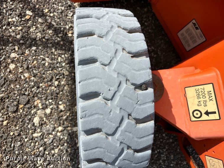 image for item EF1105 2014 JLG E400AJP Narrow boom lift