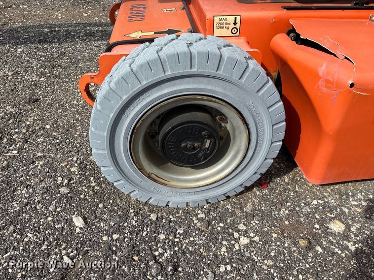 image for item EF1105 2014 JLG E400AJP Narrow boom lift