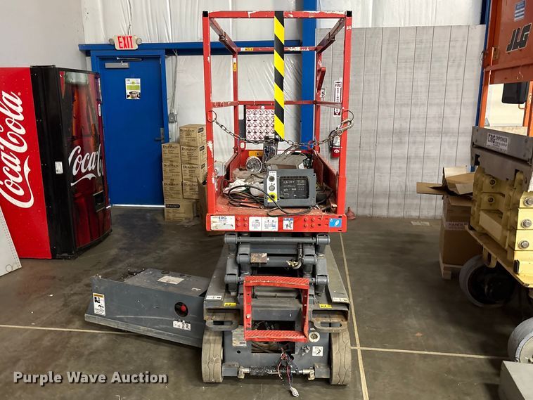 image for item EF1109 2018 SkyJack SKlll3219 scissor lift