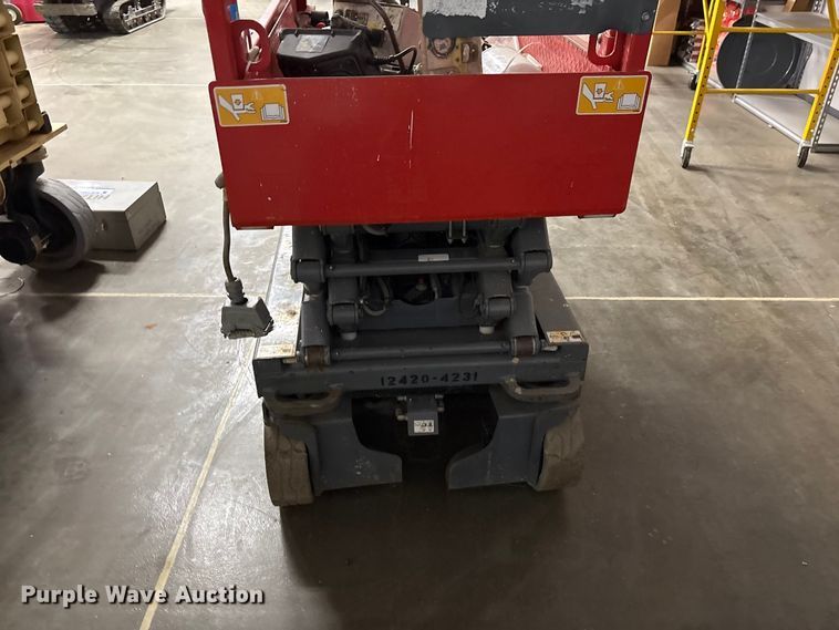 image for item EF1109 2018 SkyJack SKlll3219 scissor lift
