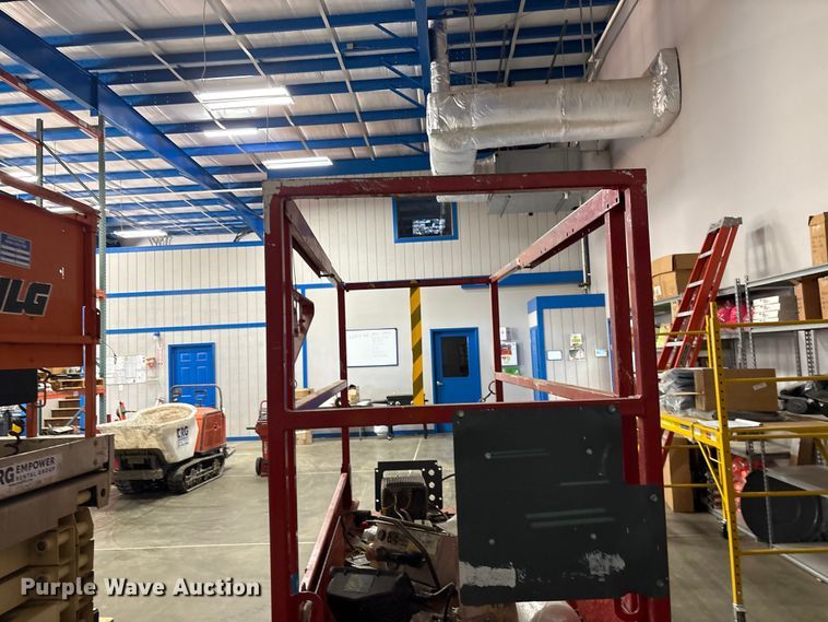 image for item EF1109 2018 SkyJack SKlll3219 scissor lift