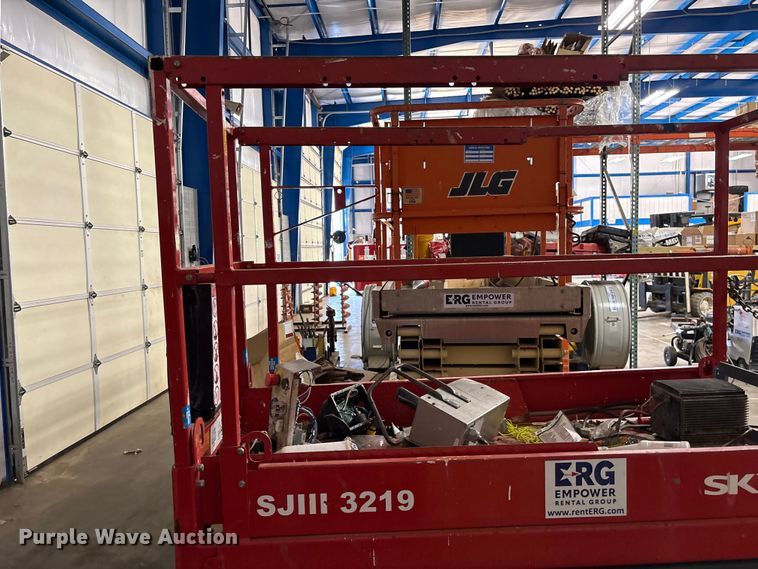image for item EF1109 2018 SkyJack SKlll3219 scissor lift