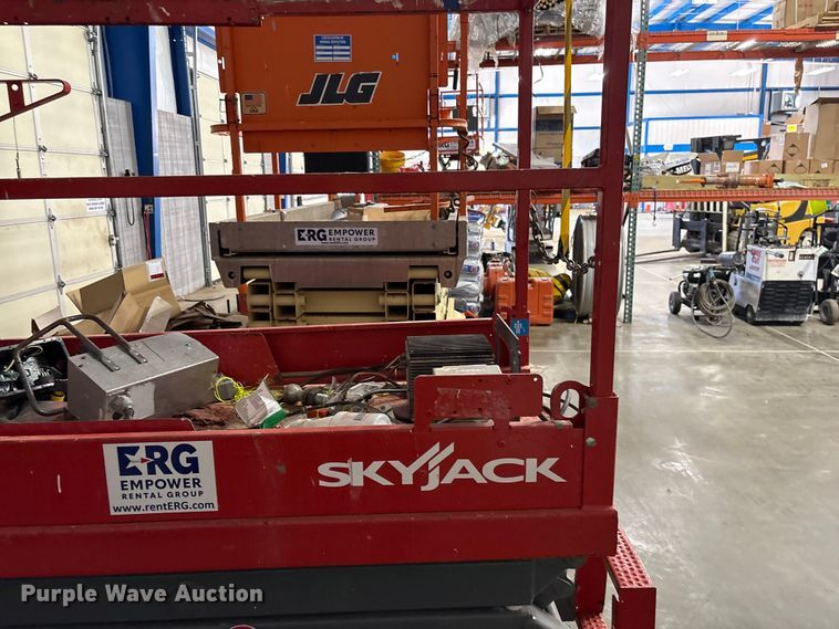 image for item EF1109 2018 SkyJack SKlll3219 scissor lift