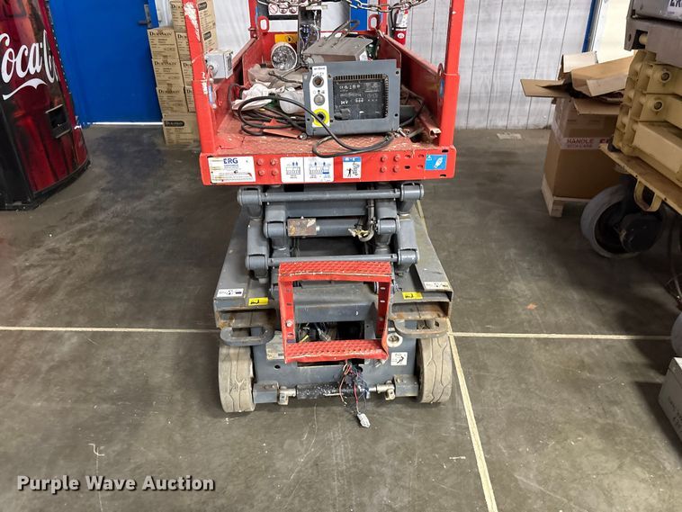 image for item EF1109 2018 SkyJack SKlll3219 scissor lift