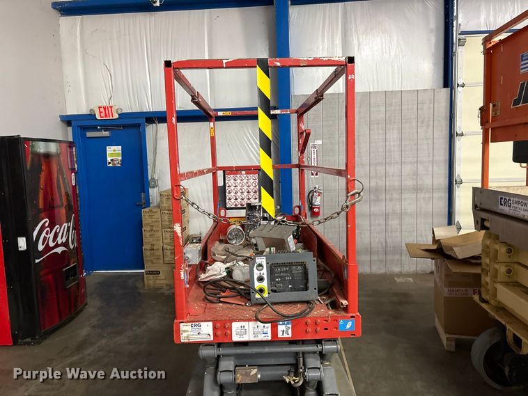 image for item EF1109 2018 SkyJack SKlll3219 scissor lift