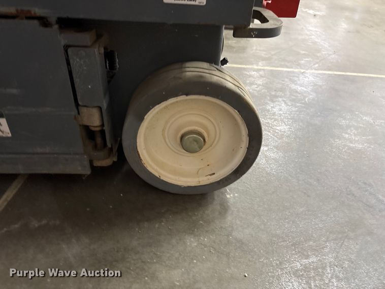 image for item EF1109 2018 SkyJack SKlll3219 scissor lift