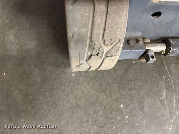 image for item EF1109 2018 SkyJack SKlll3219 scissor lift