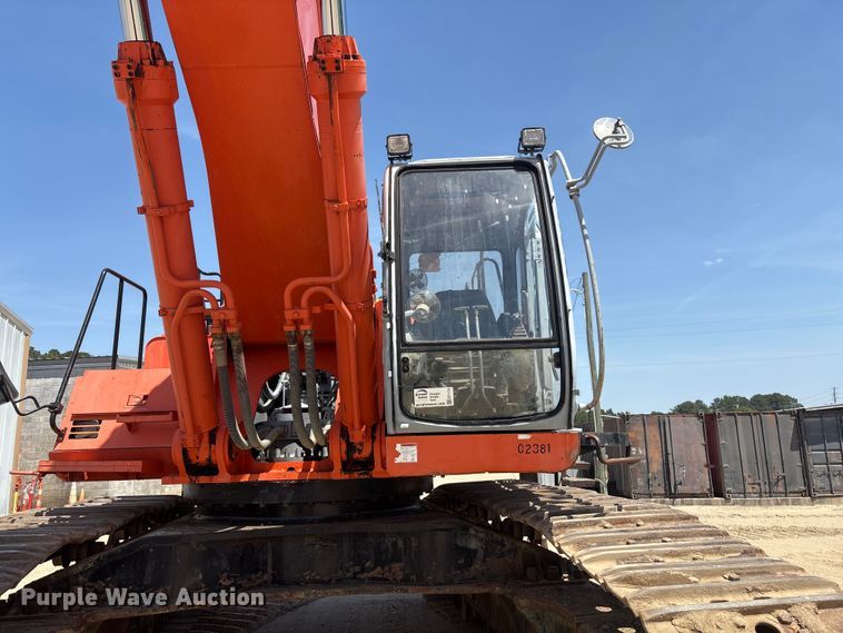 image for item EF1113 1999 Hitachi EX750-5 excavator