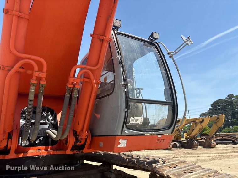 image for item EF1113 1999 Hitachi EX750-5 excavator