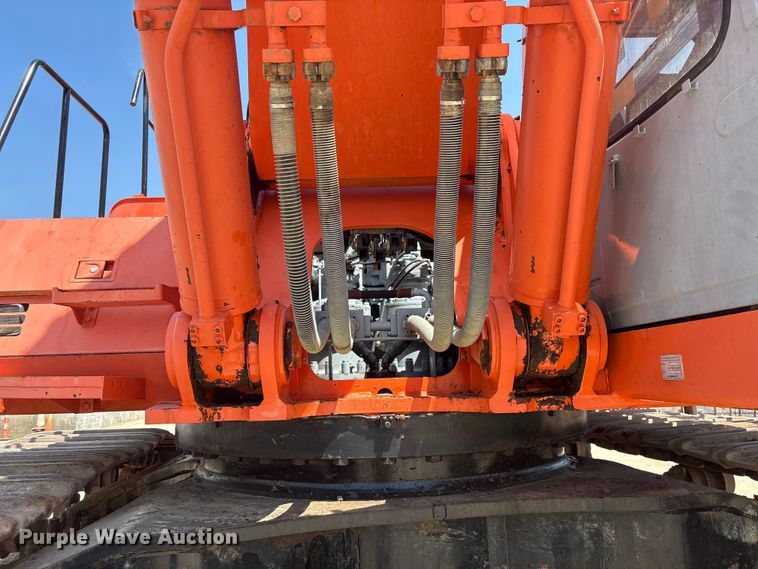 image for item EF1113 1999 Hitachi EX750-5 excavator