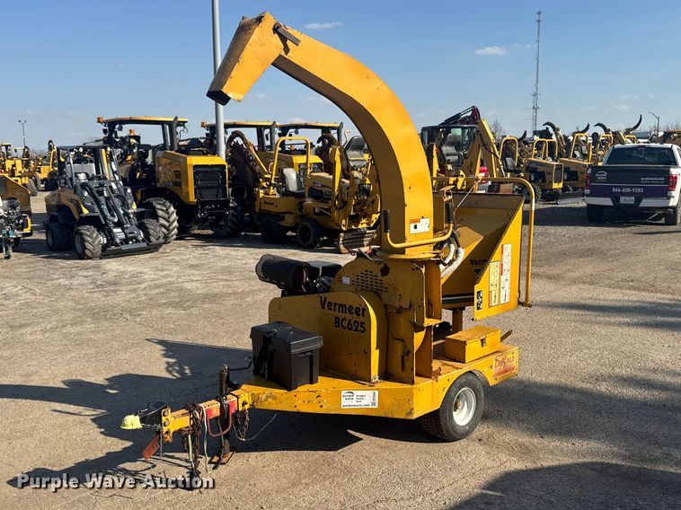image for item EF2444 Vermeer BC625 wood chipper