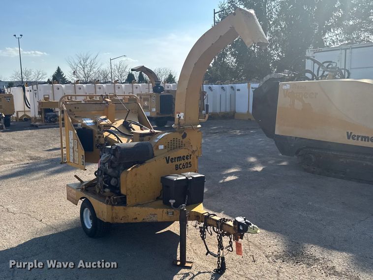 image for item EF2444 Vermeer BC625 wood chipper