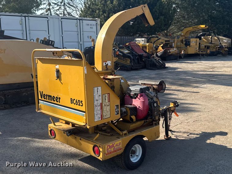 image for item EF2444 Vermeer BC625 wood chipper