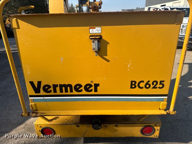 image for item EF2444 Vermeer BC625 wood chipper