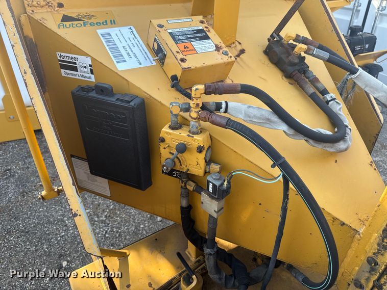 image for item EF2444 Vermeer BC625 wood chipper