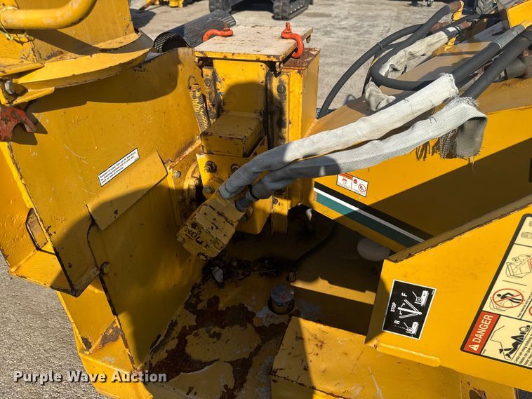 image for item EF2444 Vermeer BC625 wood chipper
