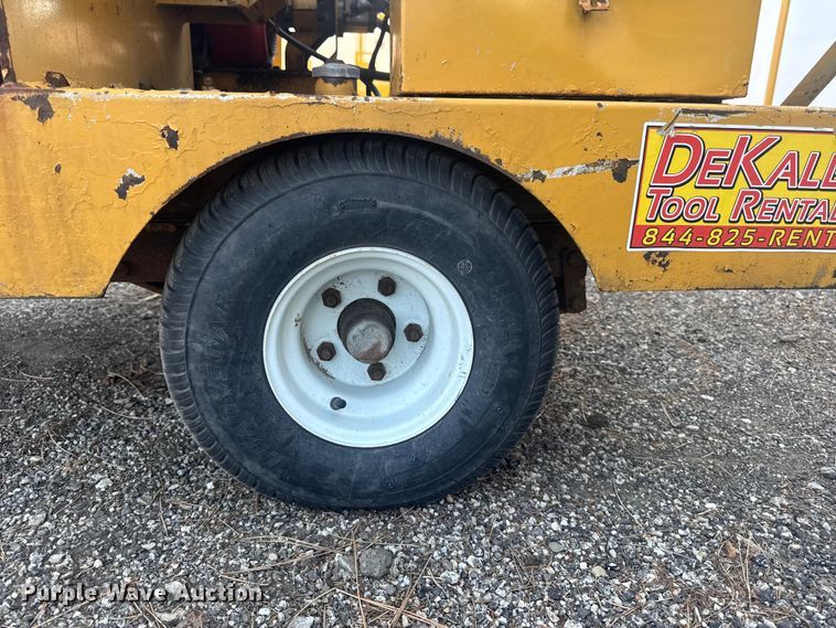 image for item EF2444 Vermeer BC625 wood chipper