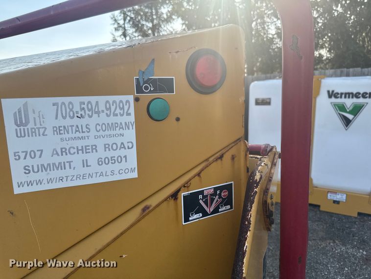 image for item EF2445 2012 Vermeer BC1000XL wood chipper