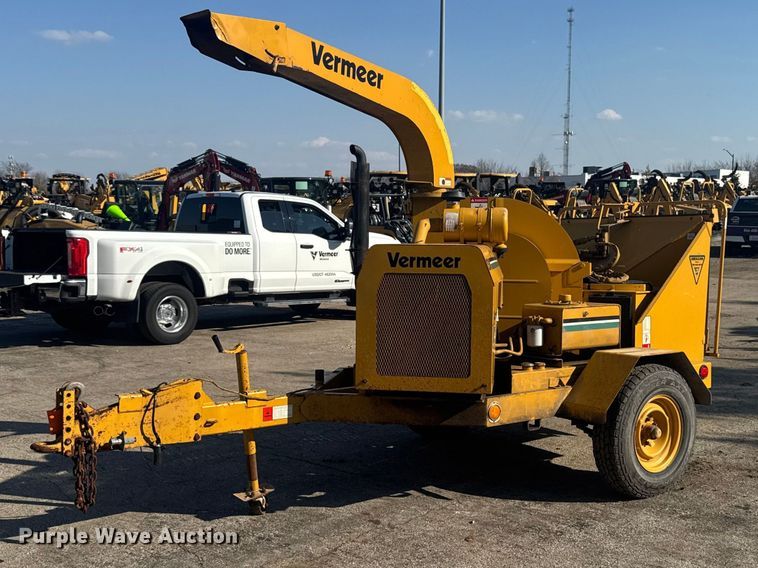 image for item EF2446 2005 Vermeer BC1230 wood chipper