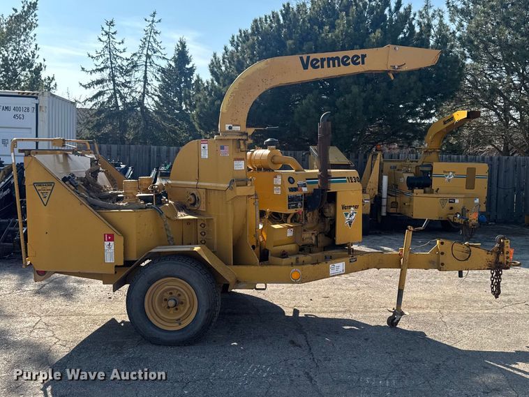 image for item EF2446 2005 Vermeer BC1230 wood chipper