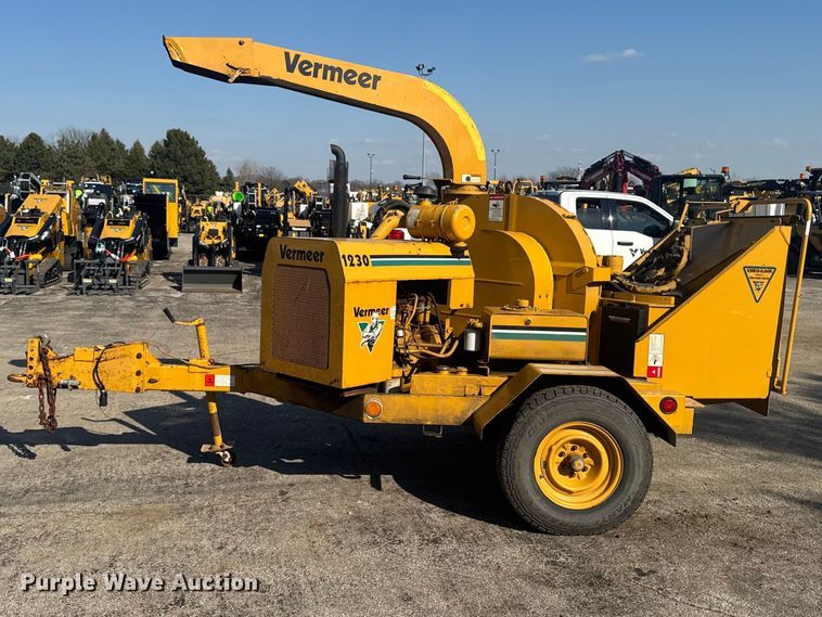 image for item EF2446 2005 Vermeer BC1230 wood chipper