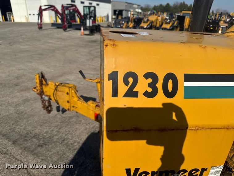 image for item EF2446 2005 Vermeer BC1230 wood chipper