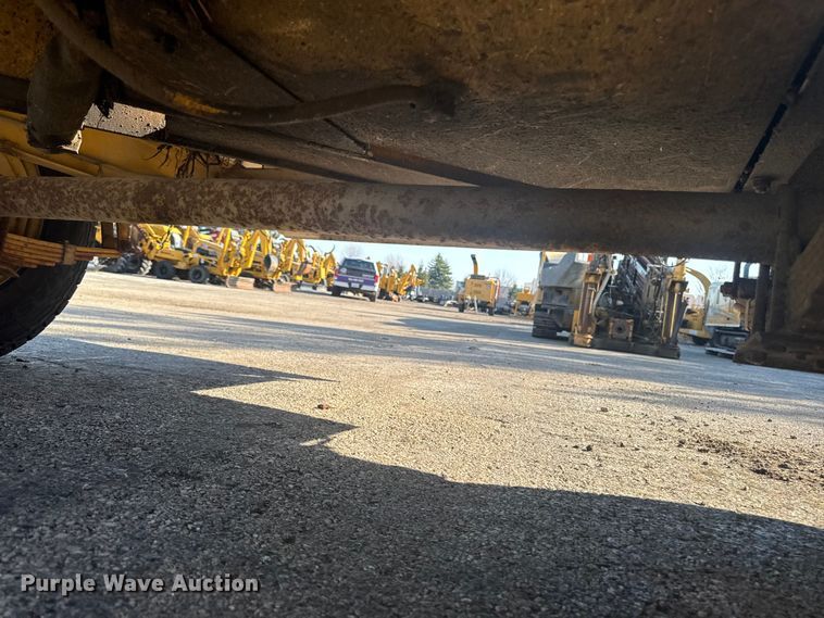 image for item EF2446 2005 Vermeer BC1230 wood chipper