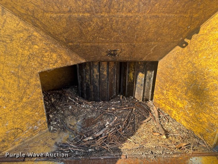 image for item EF2446 2005 Vermeer BC1230 wood chipper