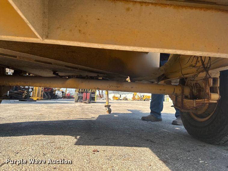 image for item EF2446 2005 Vermeer BC1230 wood chipper