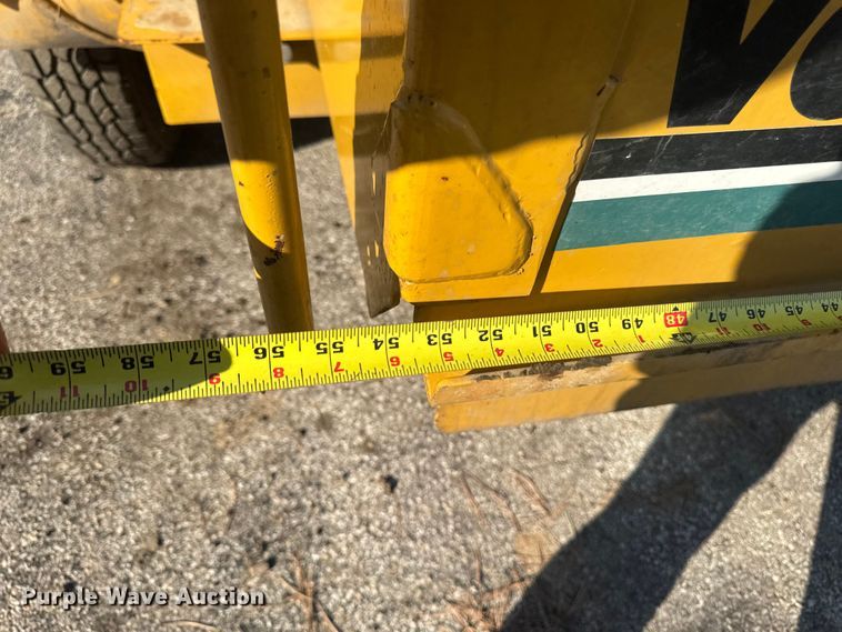 image for item EF2446 2005 Vermeer BC1230 wood chipper