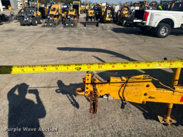 image for item EF2446 2005 Vermeer BC1230 wood chipper