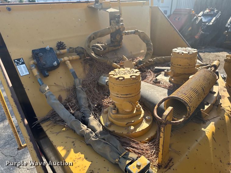 image for item EF2446 2005 Vermeer BC1230 wood chipper