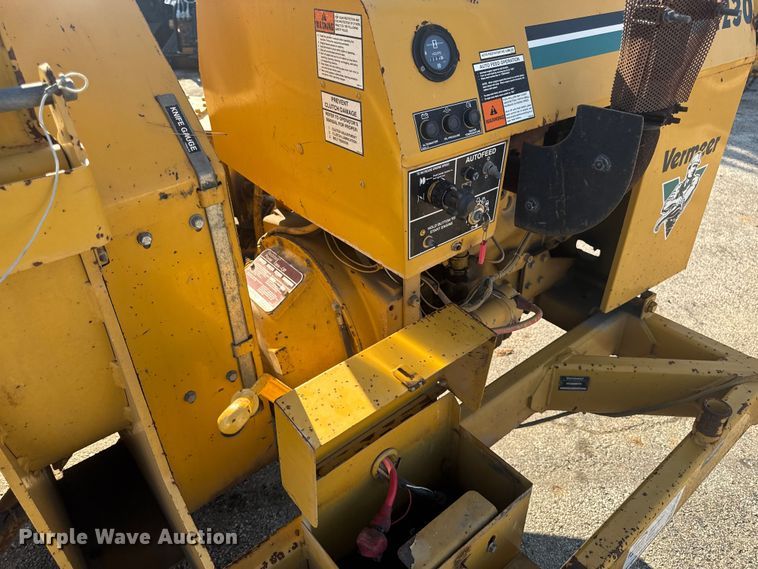 image for item EF2446 2005 Vermeer BC1230 wood chipper
