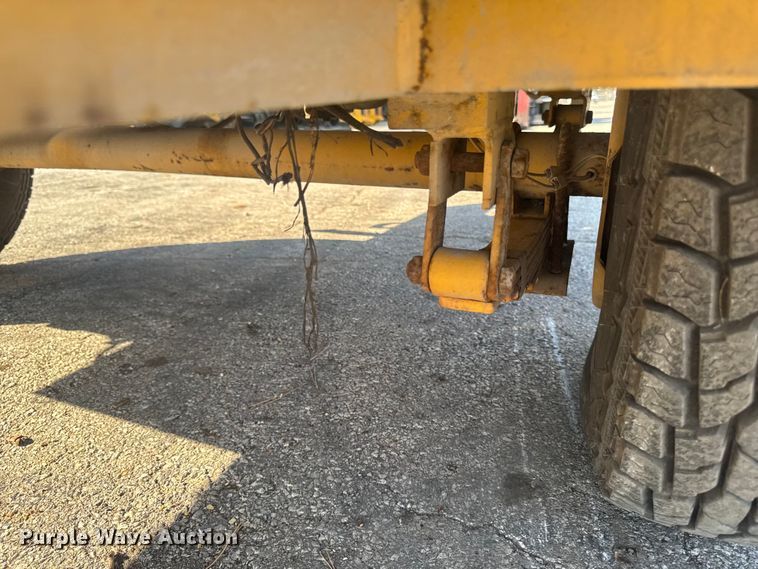 image for item EF2446 2005 Vermeer BC1230 wood chipper