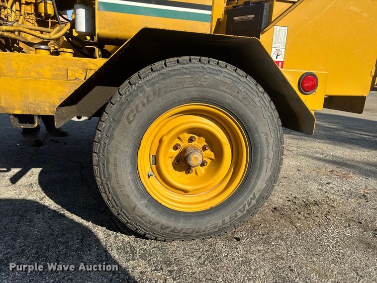 image for item EF2446 2005 Vermeer BC1230 wood chipper