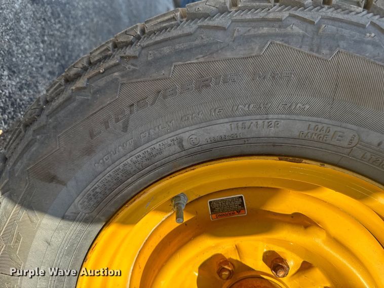 image for item EF2446 2005 Vermeer BC1230 wood chipper