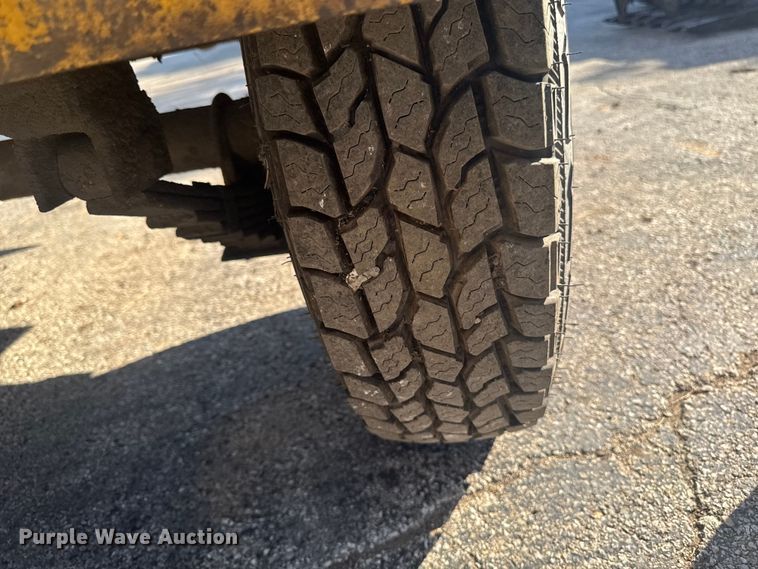 image for item EF2446 2005 Vermeer BC1230 wood chipper