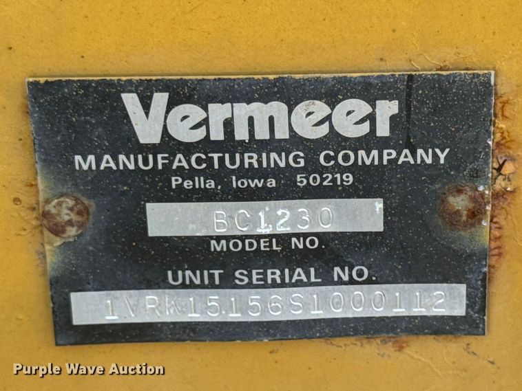 image for item EF2446 2005 Vermeer BC1230 wood chipper