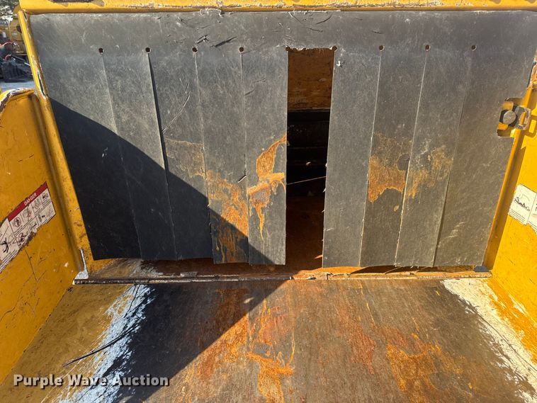 image for item EF2447 2018 Vermeer BC1000XL wood chipper