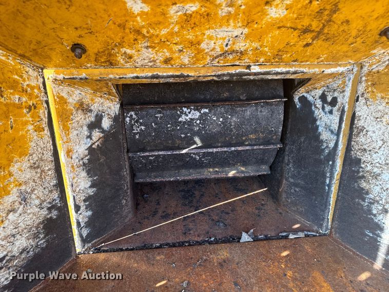 image for item EF2447 2018 Vermeer BC1000XL wood chipper