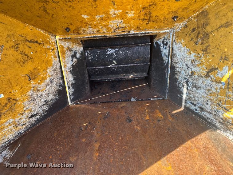 image for item EF2447 2018 Vermeer BC1000XL wood chipper