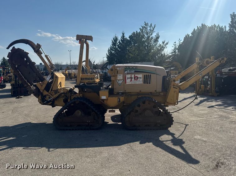 image for item EF2449 Vermeer RTX1250 trencher