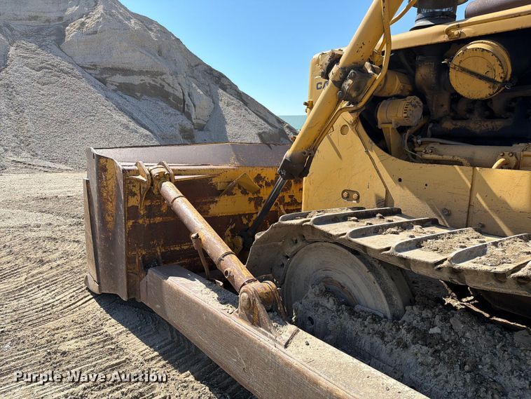 image for item EF2461 1977 Caterpillar D8K dozer