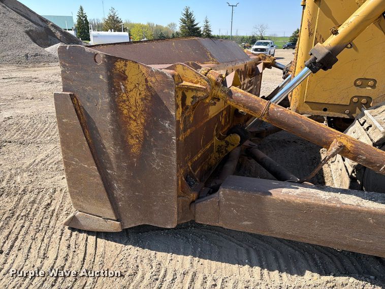 image for item EF2461 1977 Caterpillar D8K dozer